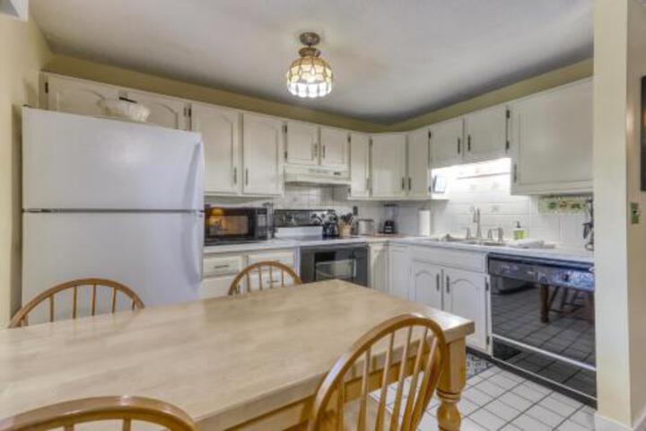 Peak Retreat - thumb 0