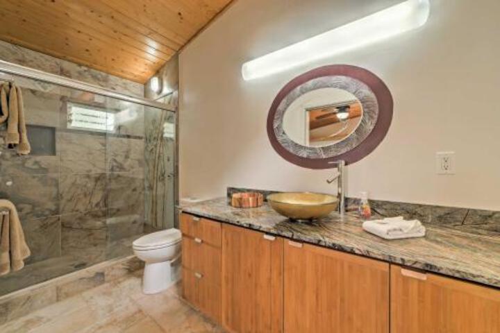 Big Island Oceanfront Home Great Whale Watching! - thumb 2