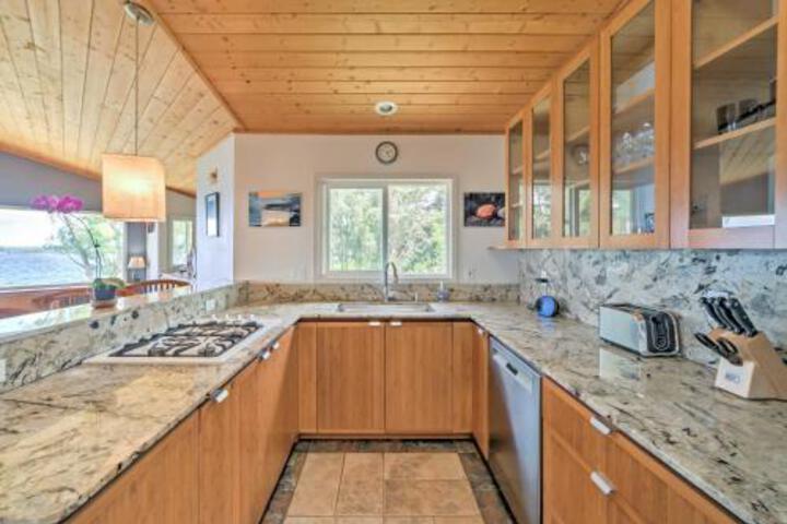 Big Island Oceanfront Home Great Whale Watching! - thumb 3