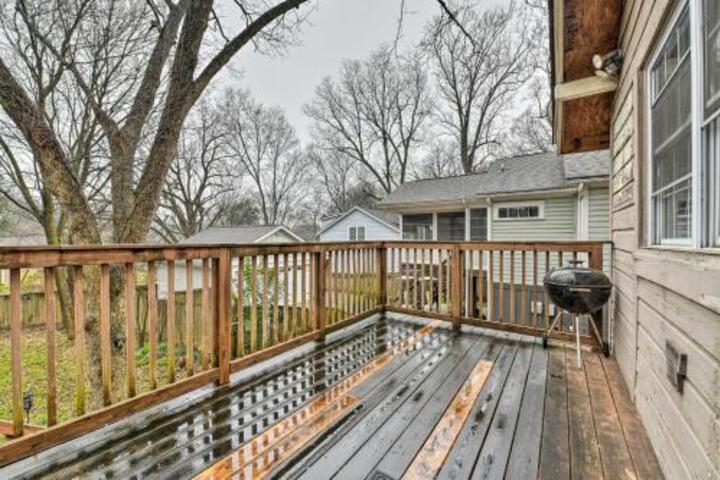 Charming Pet Friendly Abode Less Than 2Mi To Spectrum Arena - thumb 6