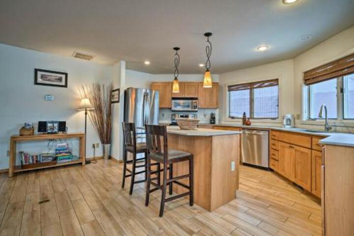 NEW! Modern Retreat Steps To Lake Chelan Shoreline - thumb 0