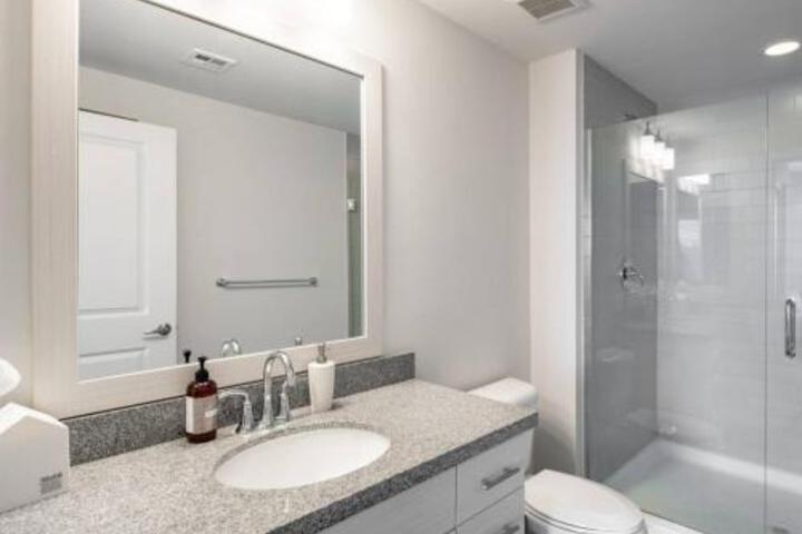 WanderJaunt Vermeer 2BR Downtown Phoenix - thumb 1