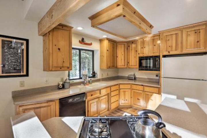 Cabin W / Deck: 4 Mi To Soda Springs Mountain! - thumb 1