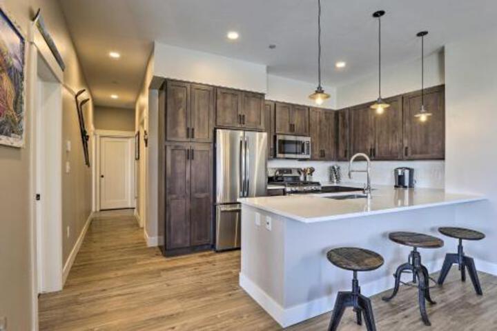 Newly Built Ski Condo With Hot Tub & Shuttle Access! - thumb 1