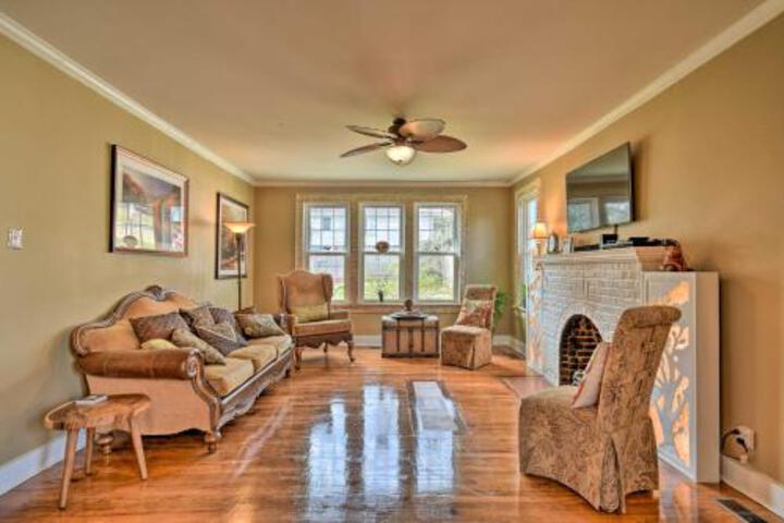 Vibrant Home With Deck 2 Mi To Oaklawn Casino - thumb 1