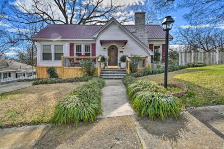 Vibrant Home With Deck 2 Mi To Oaklawn Casino - thumb 5