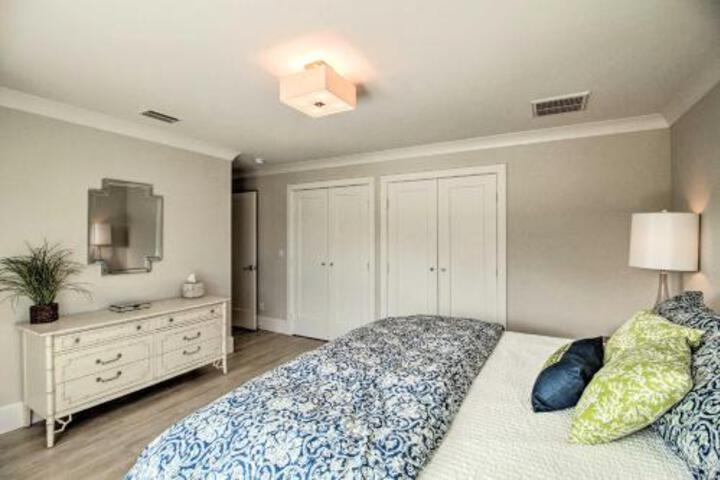 Lavish Vero Beach Escape W / Pool Hot Tub+Dock - thumb 2