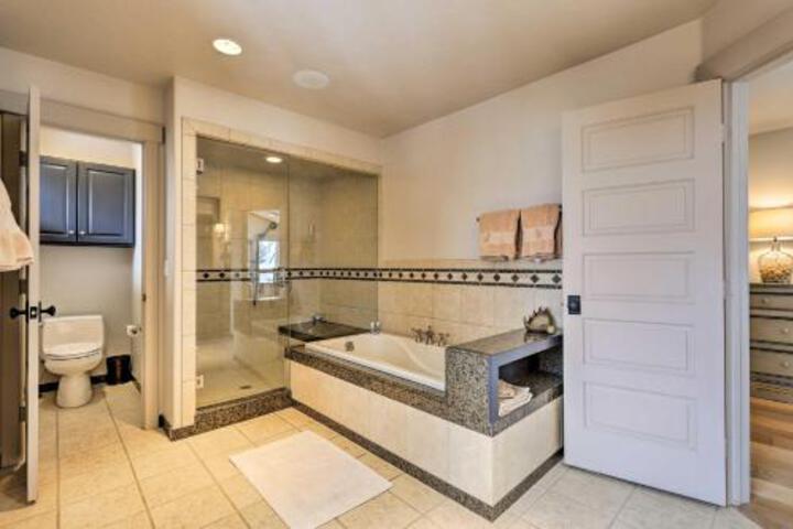 Mountain Masterpiece W / Hot Tub & 2 Living Areas! - thumb 4