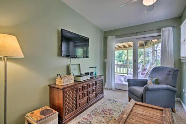 Spacious Home Walk To Beach Shops & Dining! - thumb 4