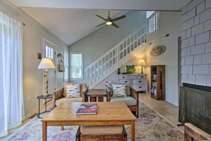 Spacious Home Walk To Beach Shops & Dining! - thumb 3