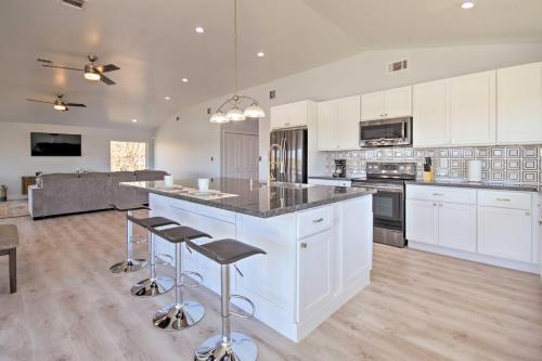 Modern San Jacinto Home W / Waterfront Deck! - thumb 1