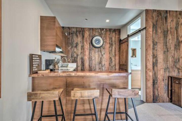 Contemporary Culver City Studio With Furnished Patio! - thumb 1