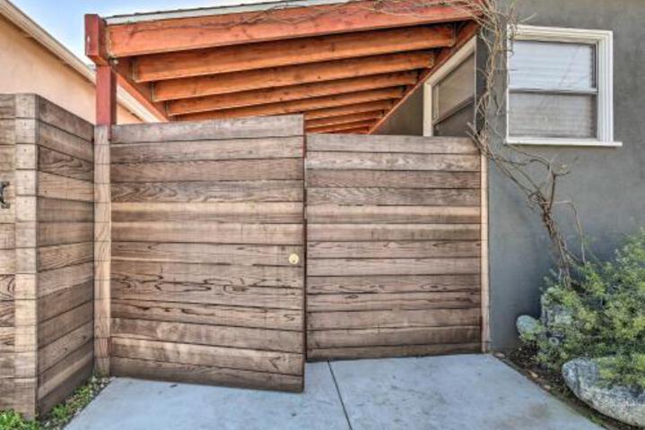 Contemporary Culver City Studio With Furnished Patio! - thumb 5