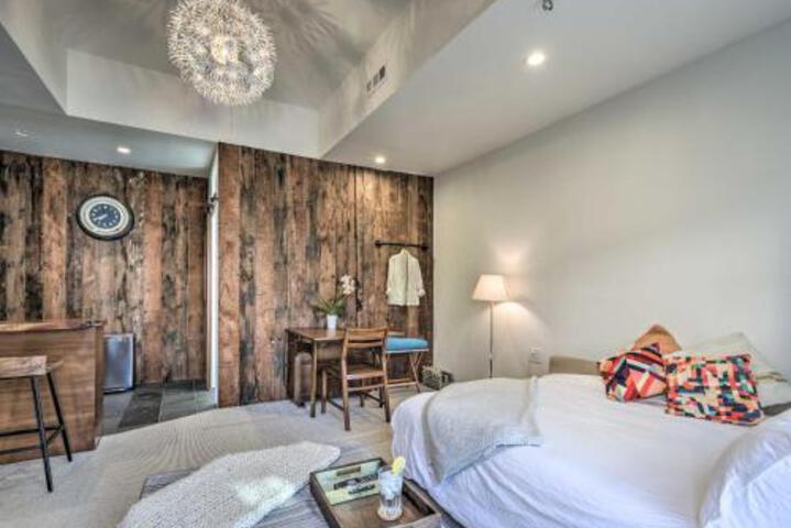 Contemporary Culver City Studio With Furnished Patio! - thumb 0