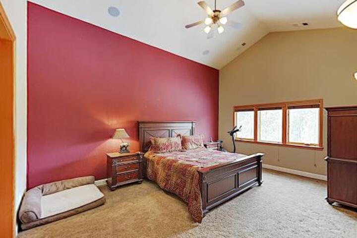 New Listing! Huge All Season Retreat W / Hot Tub Townhouse - thumb 2