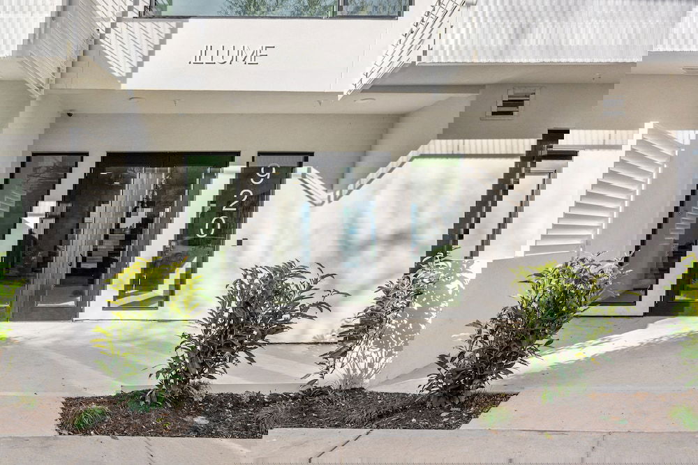 Lllume New Green Community Poolside End Unit 1 Bedroom Condo - thumb 2