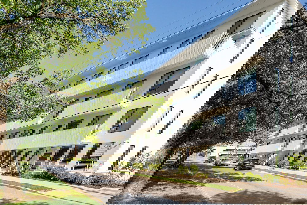 Lllume New Green Community Poolside End Unit 1 Bedroom Condo - thumb 3