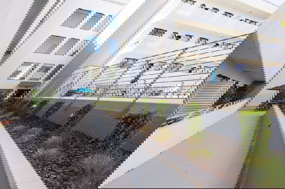 Lllume New Green Community Poolside End Unit 1 Bedroom Condo - thumb 1