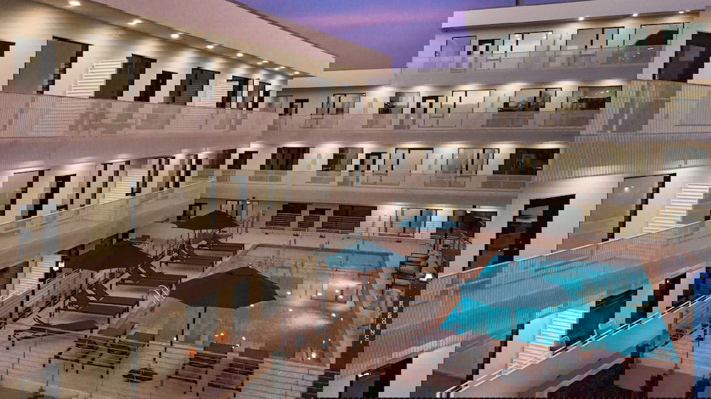 Lllume New Green Community Poolside End Unit 1 Bedroom Condo - thumb 4