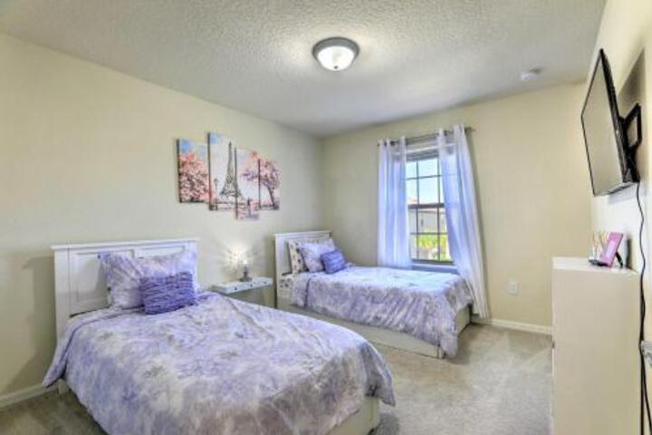 Luxe Modern Villa With Heated Pool 12Mi To Disney! - thumb 1