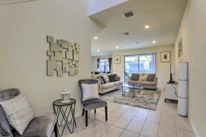Luxe Modern Villa With Heated Pool 12Mi To Disney! - thumb 0