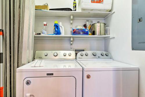 Blue Bungalow W / Porch Walk To Beach & Bay! - thumb 6