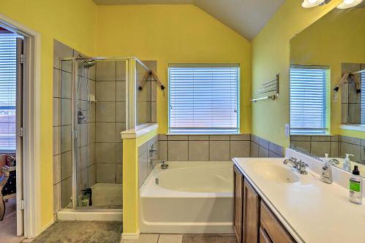 Pet Friendly Home Near Ft. Worth Stockyards - thumb 3