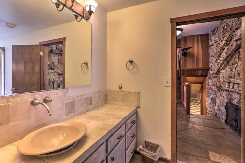 Tahoe Cabin W / Hot Tub Near Squaw & Alpine! - thumb 5