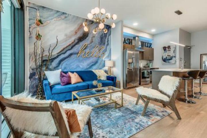 Lllume Ultramodern Community Bonus Room Condo - thumb 3