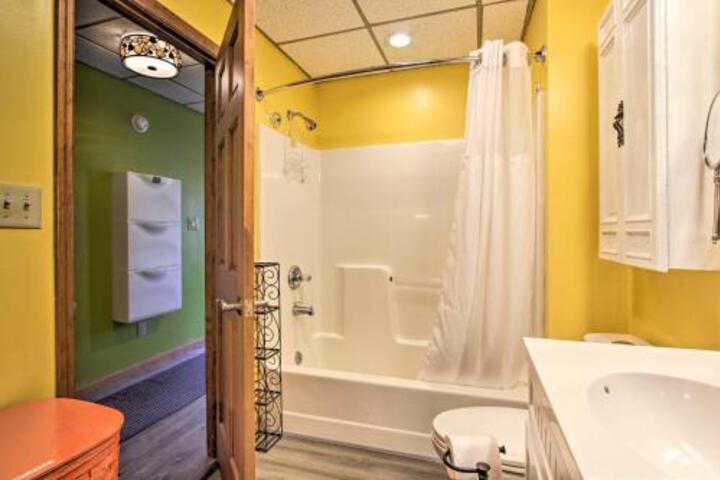 Smoky Mtn Hideaway: Cabin W / Deck + Hot Tub - thumb 3