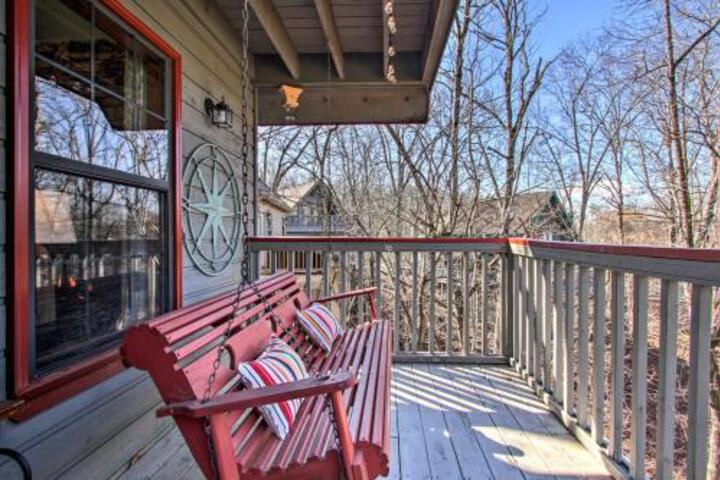 Smoky Mtn Hideaway: Cabin W / Deck + Hot Tub - thumb 0