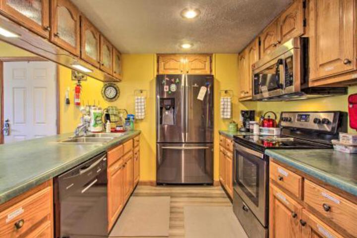 Smoky Mtn Hideaway: Cabin W / Deck + Hot Tub - thumb 2