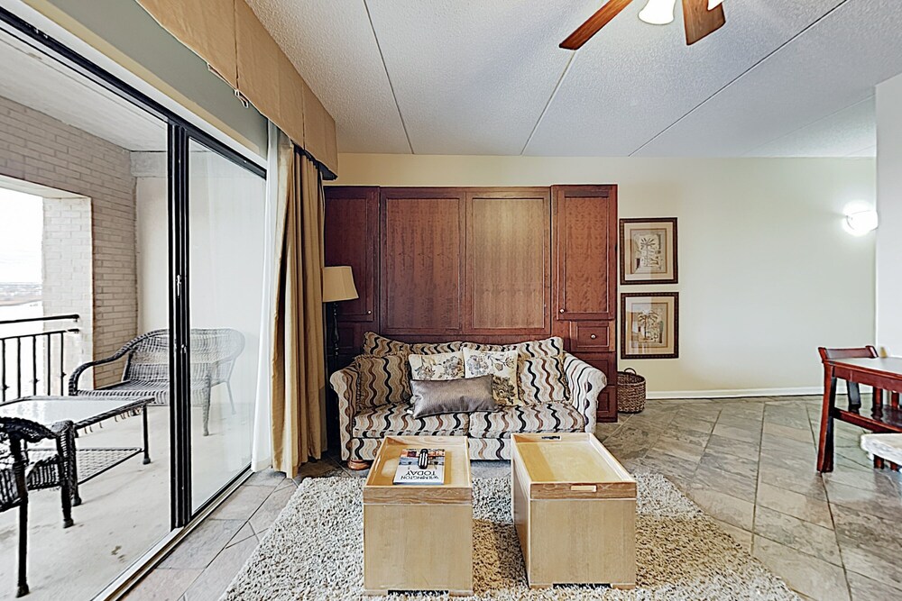 New Listing! 9th Floor River View W / Balcony 1 Bedroom Condo - thumb 5