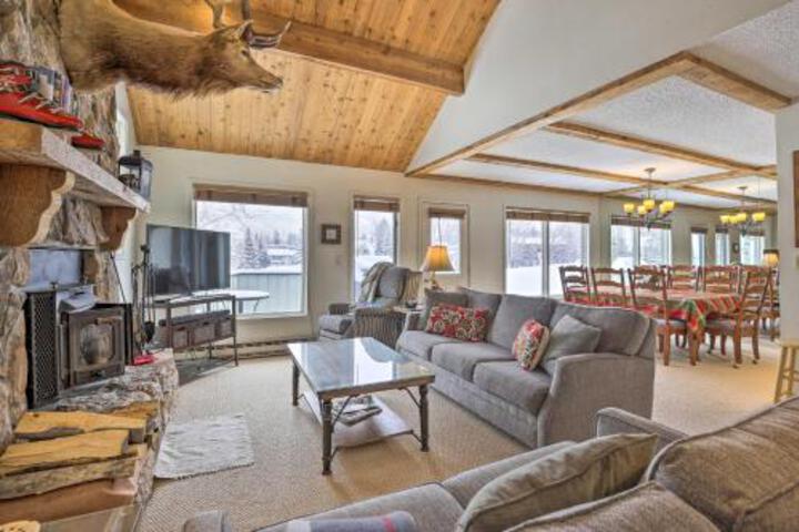 Year Round Mountain Getaway With Hot Tub Golf Access - thumb 2