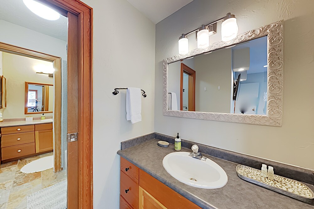 New Listing! Hidden Creek Townhome Walk To Lift 4 Bedroom Townhouse - thumb 5