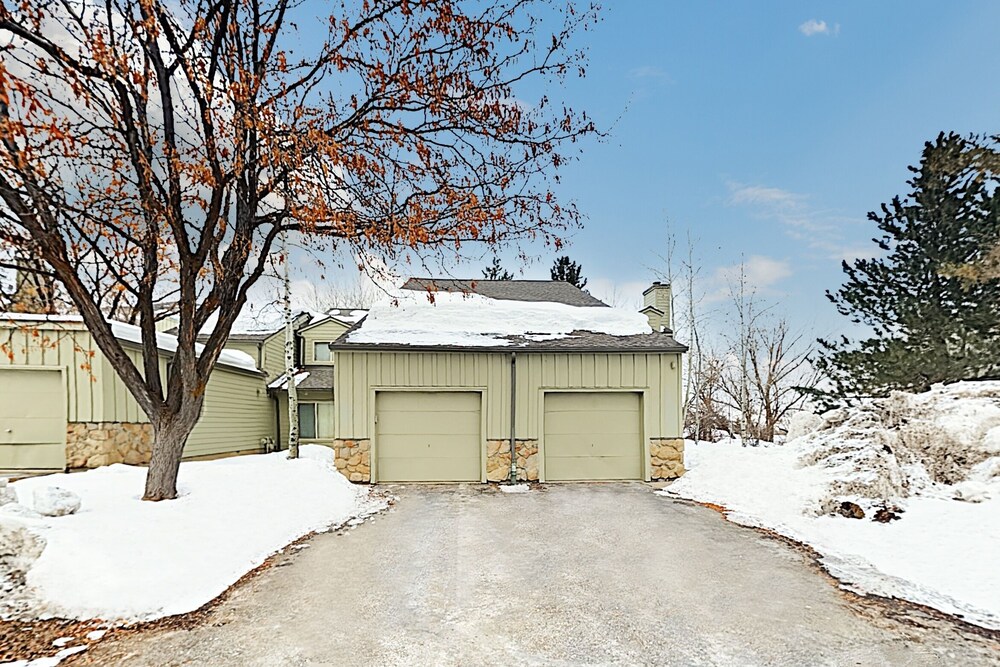 New Listing! Hidden Creek Townhome Walk To Lift 4 Bedroom Townhouse - thumb 1