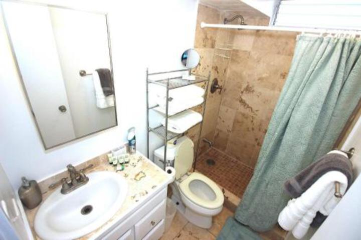 408 WHITE PALACE Of Waikiki! AMAZING LOCATION!! - thumb 3