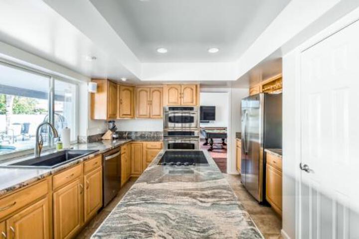 Beverlys Oasis - thumb 1