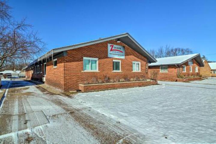 Quaint Suburban Royal Oak Escape Less Than 3 Mi Downtown! - thumb 5