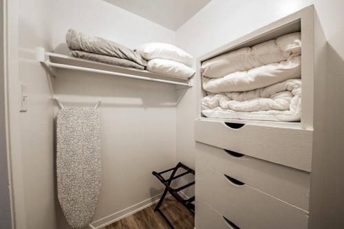 WanderJaunt Tarlton 1BR West Campus - thumb 2