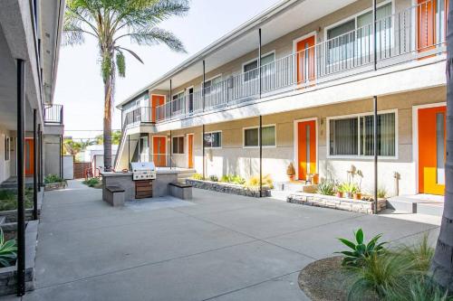 WanderJaunt Bernard 2BR University Heights - thumb 0