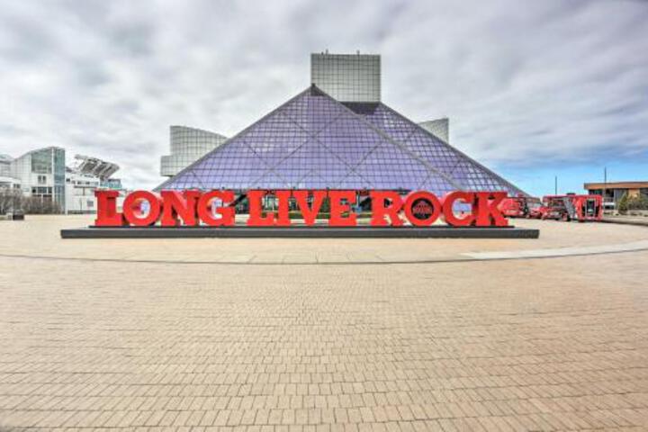 Dwtn Condo: Walk To Stadiums Museums Bars & More - thumb 1