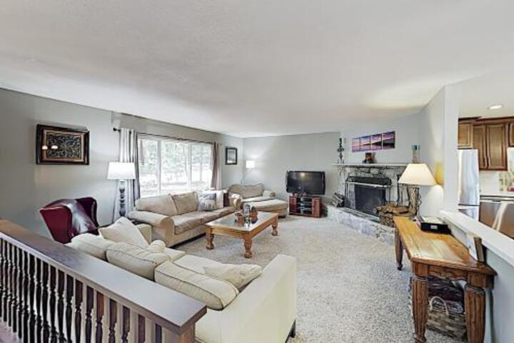 New Listing! Year Round Retreat W / Game Room Home - thumb 4