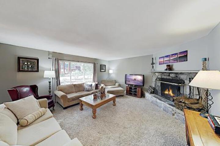 New Listing! Year Round Retreat W / Game Room Home - thumb 1