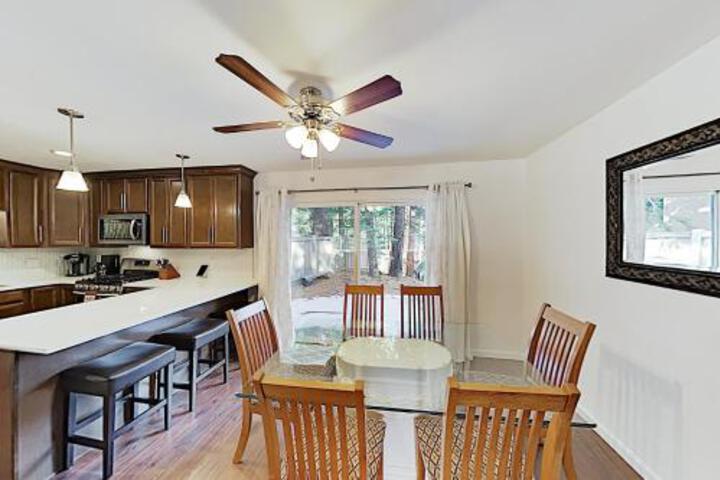 New Listing! Year Round Retreat W / Game Room Home - thumb 2