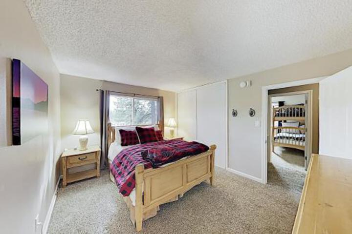 New Listing! Year Round Retreat W / Game Room Home - thumb 3