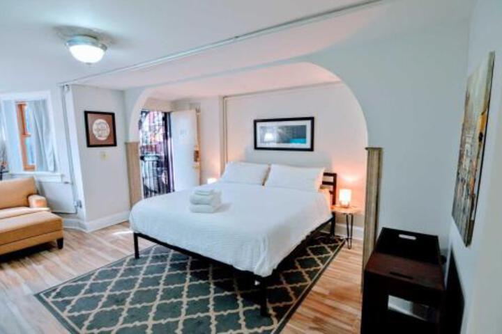 Capitol Hill Stanton Park Studio Apts - thumb 1