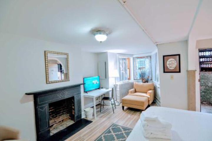 Capitol Hill Stanton Park Studio Apts - thumb 3