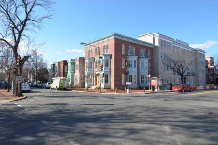 Capitol Hill Stanton Park Studio Apts - thumb 0