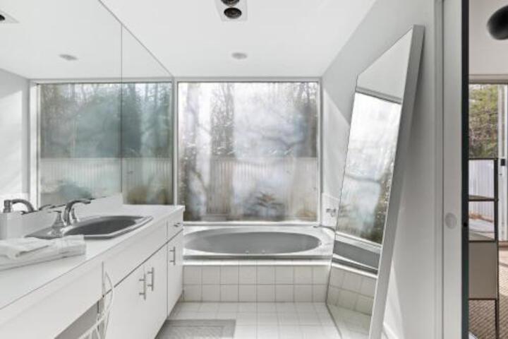 Elegant East Hampton Escape - thumb 5